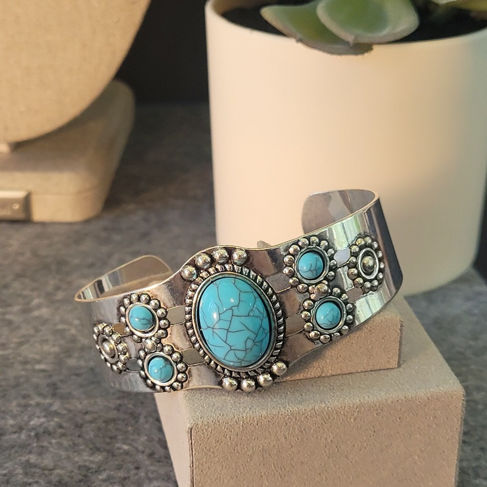 Southwestern Revival White Veined Cabochon Silver Tone Cuff Bracelet Boho